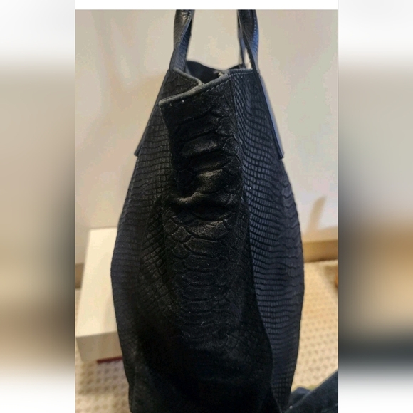 J. McLaughlin Black Python Print Embossed Leather Carryall/Tote Bag Ret.$398 - Picture 5 of 15